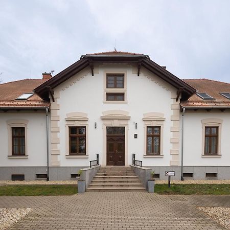 Vadkert Major Hotel Sárvár Екстериор снимка