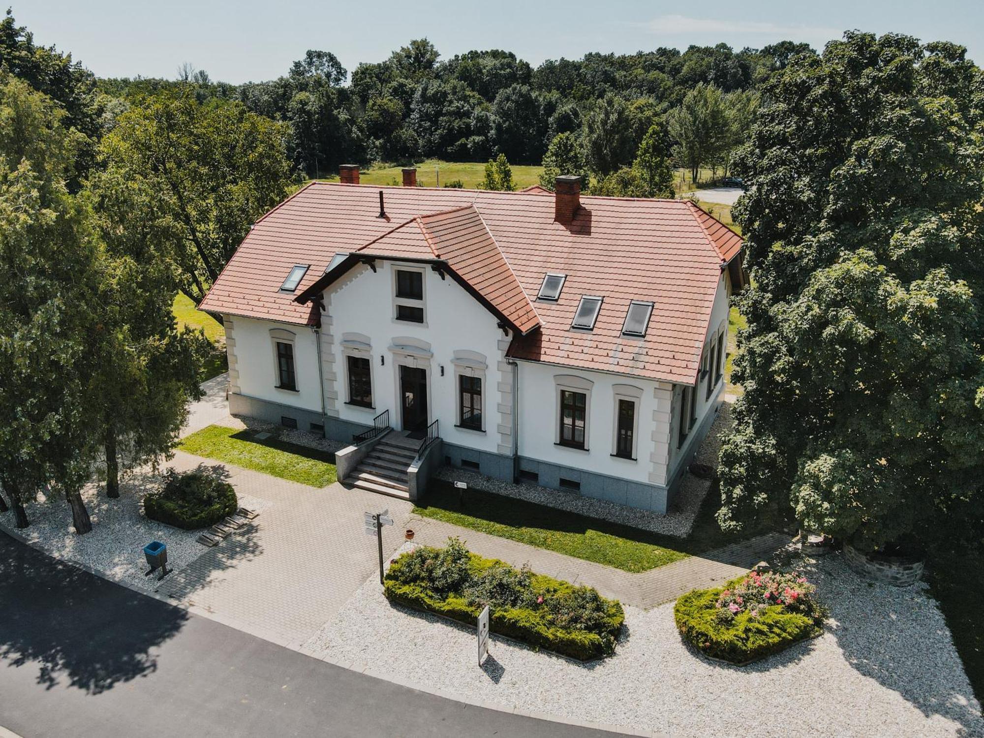 Vadkert Major Hotel Sárvár Екстериор снимка