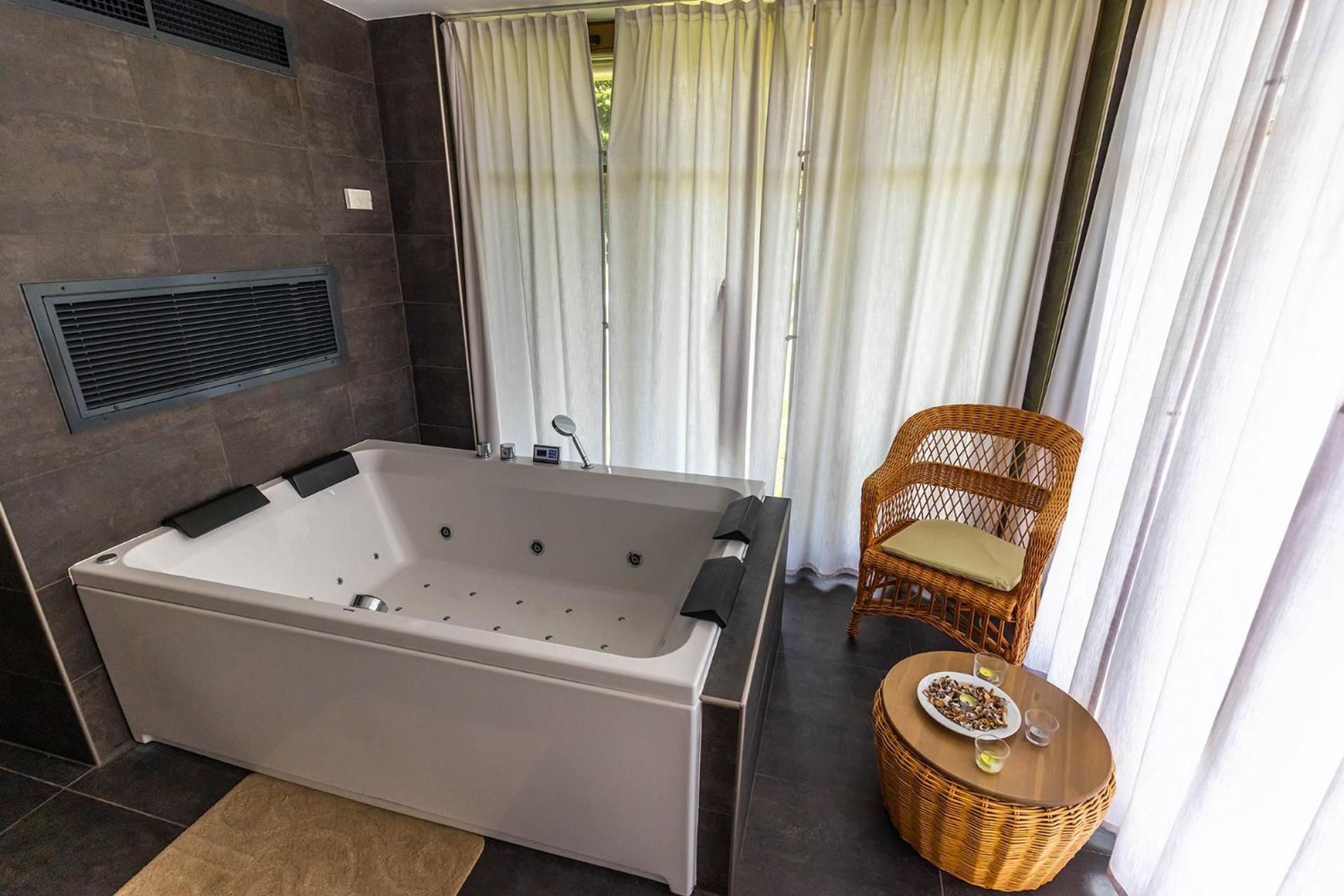 Vadkert Major Hotel Sárvár Екстериор снимка