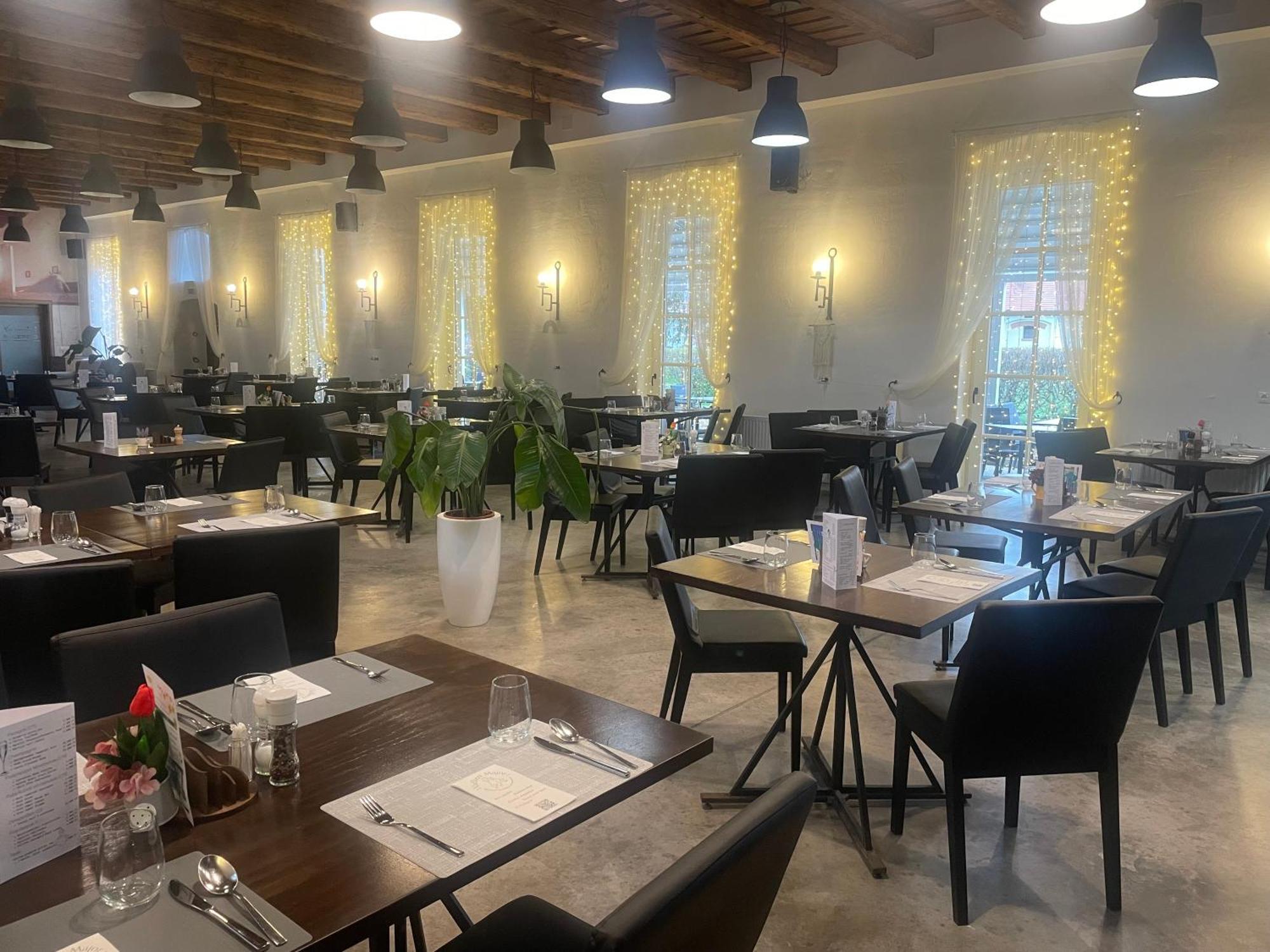 Vadkert Major Hotel Sárvár Екстериор снимка
